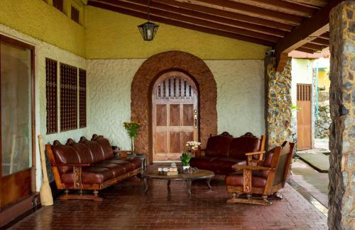 Santa Teresa Casa | Casa de Piedra Escazú