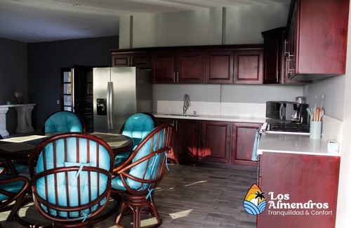 San Luis Talpa Villa | Casa de Playa los Almendros