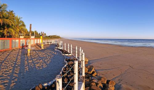 Jucuaran Casa | Casa de Playa Bosque de Mangle en Playa El Espino