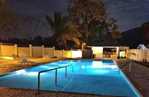 Tumba Vieja Casa | Casa de playa con piscina
