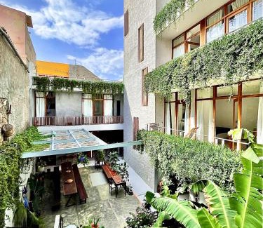 Mindelo Casa | Casa de Poço Guest House and Gallery