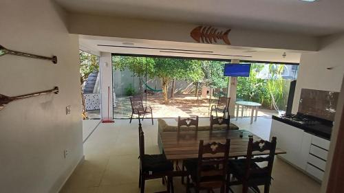Itauna Casa | Casa de praia em Itaúna, Saquarema, Pertinho do mar 150 m da areia com 3 quartos e ar condicionado