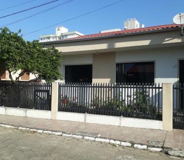 Centro Casa | Casa de Praia Navegantes - 100 metros do mar