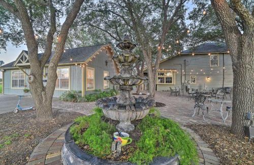 Corpus Christi Casa | Casa de Samuel - Patio, Fountain and Outdoor Kitchen