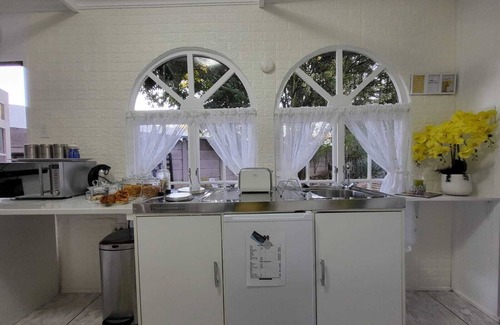 Farrarmere Cabaña | Casa de Santos B&B Cosy Cottage - close to OR Tambo Airport