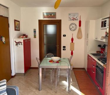 Padenghe sul Garda Apartamento | Casa dei Fiori, appartamento Vista lago, Piscina, Parcheggio