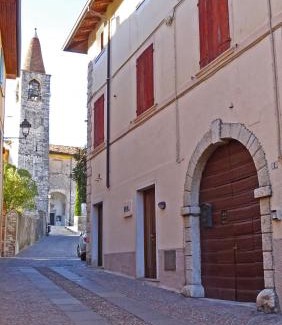 Pieve Casa | Casa del Borgo Olga by Gardadomusmea
