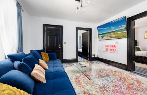 Traverse City Casa | Casa Del Exotique Walk Everywhere AC Beach