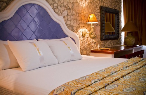 Cozumel Hotel | Casa del Mar Cozumel Hotel & Dive Resort with Beach Club access included