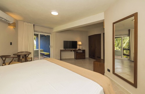 Cozumel Hotel | Casa del Mar Cozumel Hotel & Dive Resort with Beach Club access included