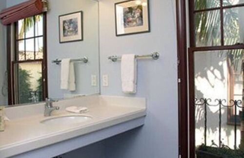 West Beach Casa | Casa Del Mar Inn