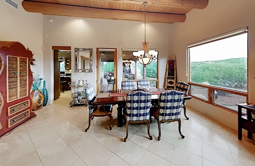 Tierra Preciosa Casa | Casa del Oso - luxury updates, central AC & Sangre de Cristo Mountain views