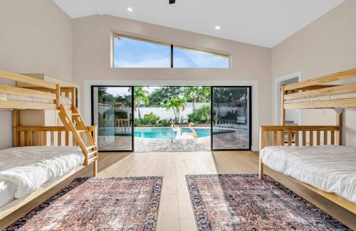 Palma Sola Casa | Casa Del Sol - By SkyRun Anna Maria