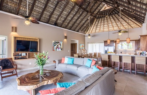 San Pedro Mixtepec Villa | Casa Delfin Villa de 3 Recamaras con Vista al Mar con amenidades de Resort