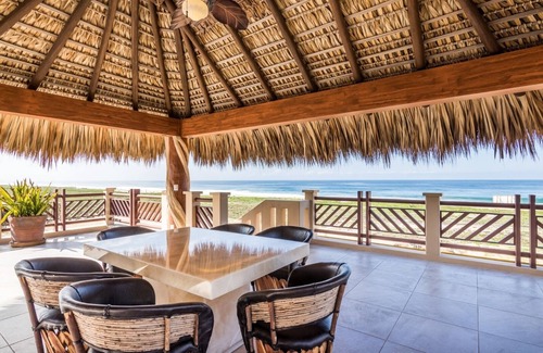 San Pedro Mixtepec Villa | Casa Delfin Villa de 3 Recamaras con Vista al Mar con amenidades de Resort