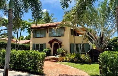 Old Northwood Historic District Casa | Casa Delfino - Savor Old World Charm with a Lush Poolside Retreat