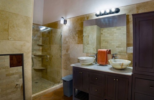 Granada Casa | CASA DELUS Fabulous Home with Private in Door Pool within Tourist Location