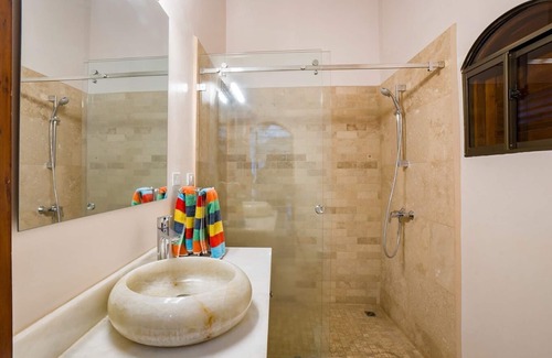 Granada Casa | CASA DELUS Fabulous Home with Private in Door Pool within Tourist Location