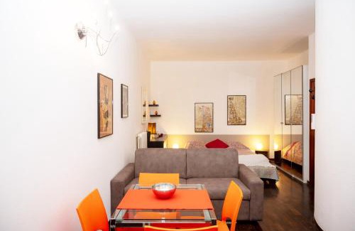 Ferrara Historic Centre Apartamento | Casa di Flo - Medieval City Centre with WiFi & AC