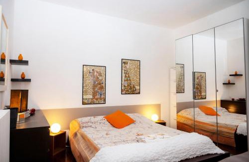Ferrara Historic Centre Apartamento | Casa di Flo - Medieval City Centre with WiFi & AC