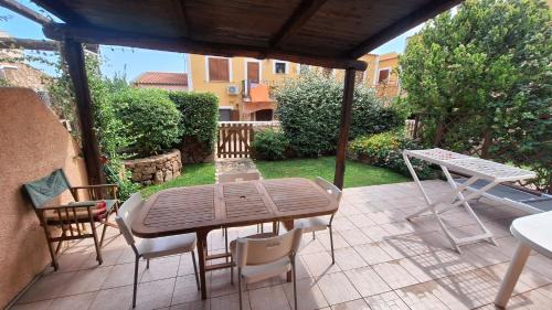 Porto Pollo Apartamento | Casa di Lu' - Bilocale con giardino - Porto Pollo