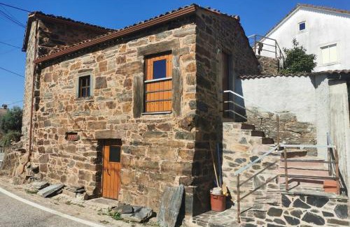 Oleiros Casa | Casa do Linho 400 year old country cottage