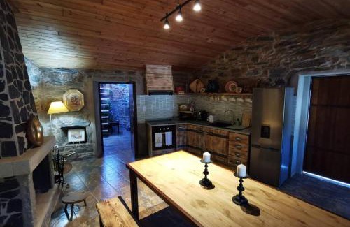 Oleiros Casa | Casa do Linho 400 year old country cottage