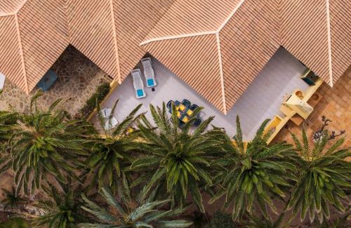 Pedras Pretas Casa | Casa do Ribeiro Salgado by An Island Apart