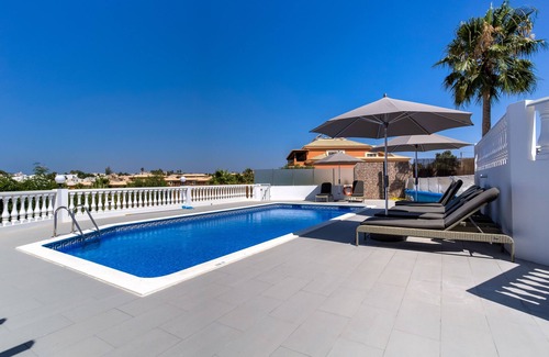 Mato Serrao Villa | Casa do Sol - 4 bedroom luxury villa with pool, BBQ area & sea views, Carvoeiro