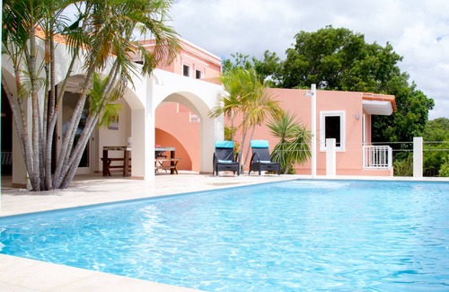 Sabadeco Villa | Villa recientemente renovada frente al mar! Pacífica y privada!
