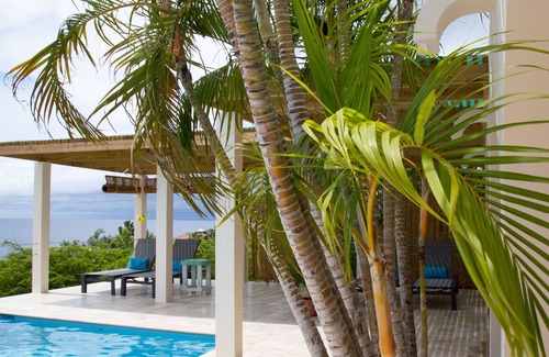 Sabadeco Villa | Villa recientemente renovada frente al mar! Pacífica y privada!