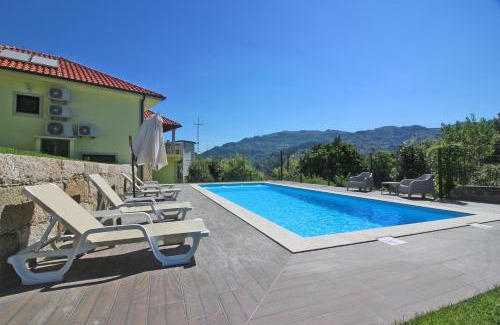 Rio Caldo Casa | Casa dos Henriques Gerês by Gerês Casas