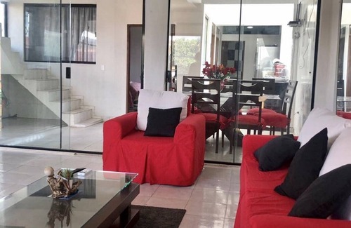 Santa Cruz Casa | ⭐️Casa entera de 4 dormitorios pasos de EXPOCRUZ , parkeo incluido 2/3 autos