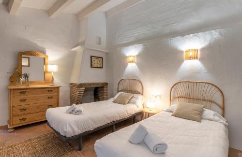 Mont-Ras Casa | CASA EL MOLI DE CAN BURJATS con piscina y chimenea