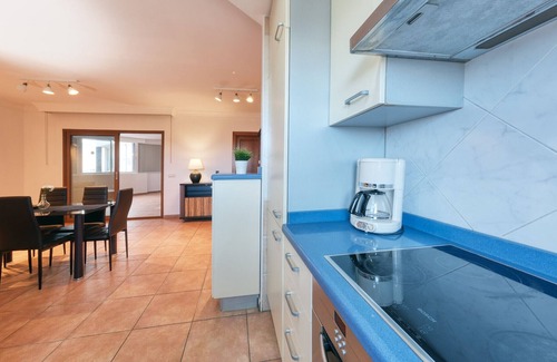 Costa Teguise Chalet De Esquí | Casa Elin, piscina comunitaria, wifi rápido y tranquilo