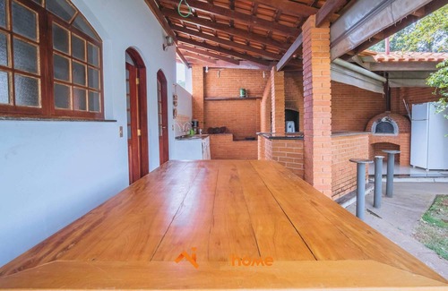 Aguas de Santa Barbara Casa | Casa em Santa Bárbara com piscina e forno a lenha