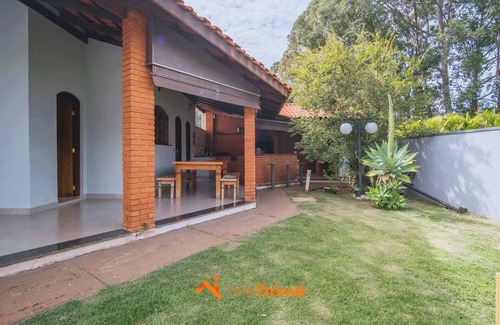 Aguas de Santa Barbara Casa | Casa em Santa Bárbara com piscina e forno a lenha