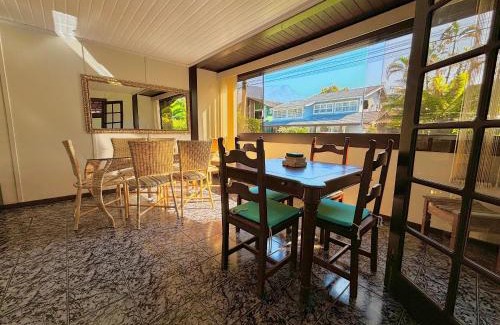 Angra dos Reis Casa | Casa em condomínio Luxuoso de Angra dos Reis que comporta até 8 pessoas.
