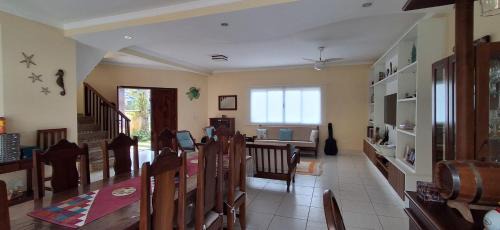 Horto Casa | Casa em Condomínio com Piscina e Lago em UBATUBA
