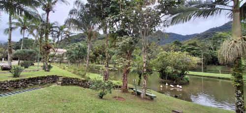 Horto Casa | Casa em Condomínio com Piscina e Lago em UBATUBA