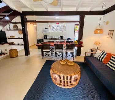 Praia Rasa Casa | Casa em condomínio fechado com estrutura completa
