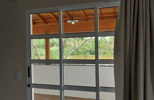 Sao Roque Chalet De Esquí | Casa em Frente a um Lago, Próximo a Rota do Vinho em São Roque - SP