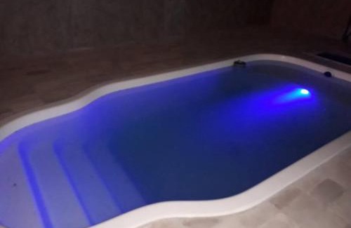 Governador Celso Ramos Casa | Casa em Gov. Celso Ramos 3 quartos com piscina.
