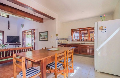 Horto Casa | Casa em Ubatuba com área gourmet e acesso ao rio