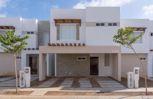 Cerritos Casa | Casa en fraccionamiento privado con alberca y asadores - Almarena 1438