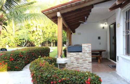 Club Santiago Casa | Casa en la playa en Club Santiago Manzanillo
