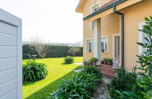 Liencres Chalet De Esquí | Casa en Liencres con jardin