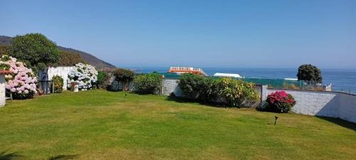 Razo da Costa Casa | CASA EN PLAYA DE RAZO CON JARDIN Y VISTAS AL MAR