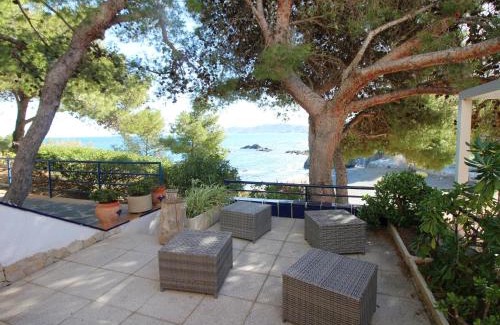 Llanca Casa | Casa en Primera Línea de Mar con Acceso Directo a Playa y Vistas Espectaculares - ES-228-176