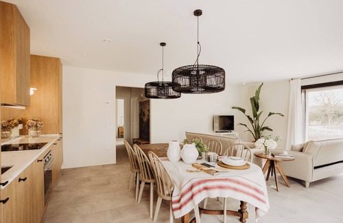 Leza Casa | CASA en RIOJA ALAVESA con JARDIN, BARBACOA y PARKING PRIVADO(apta para mascotas)